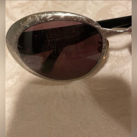 Pre-Loved Vintage FENDI Sunglasses, Authentic Item - Picture 7 of 8